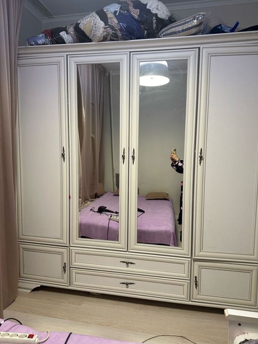 шкаф,комод,зеркало,2 тумбочки