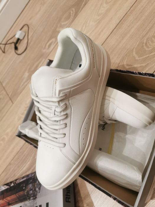 Продам новые кроссовки