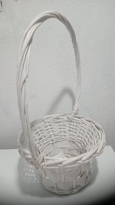 Продам корзину плетенную