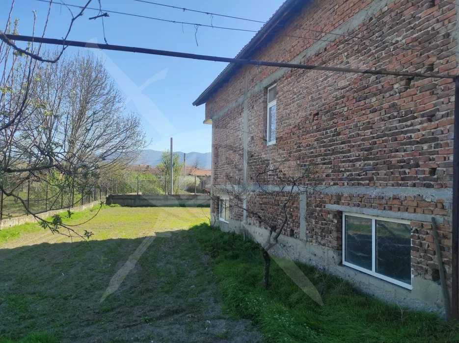 Дава се под наем Етаж от къща в София, Хладилника - 90 кв.м за 108524.94 € - Снимка #1