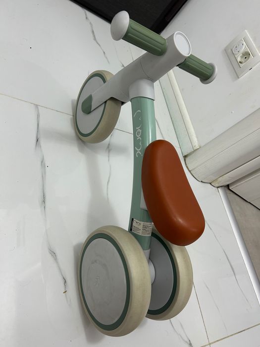 Tricicleta Momi pentru copii
