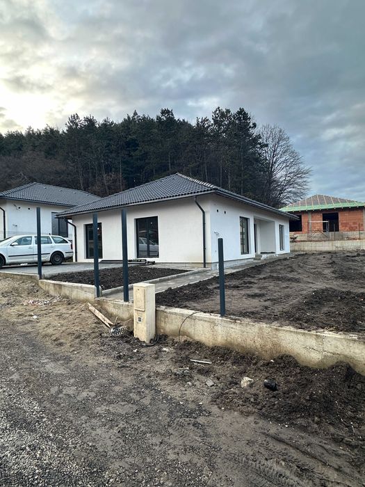 PF vand casa pe un singur nivel, in sat Popesti, 100mp utili,