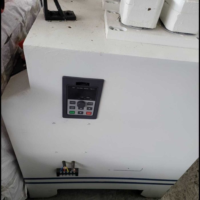 Машина за изрязване на обли колове и дръжки