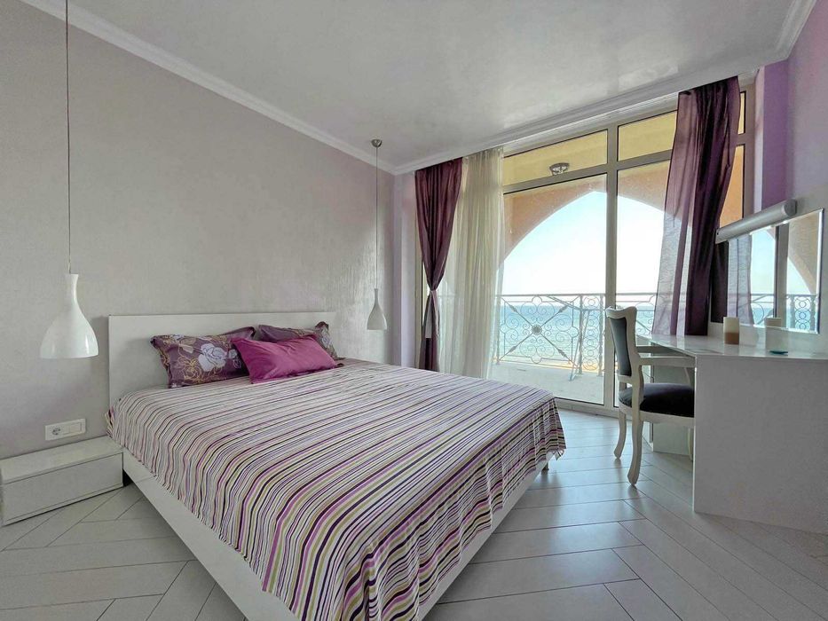 Стилен тристаен апартамент, Първа линия, Фронтална гледка море