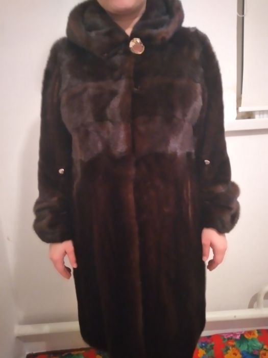 Продоется Норковая шуба, цвет натуральный, длина до колени, в отличном