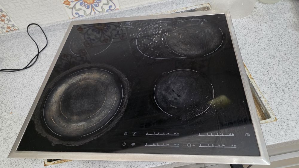 Продам электроплиту Электролюкс