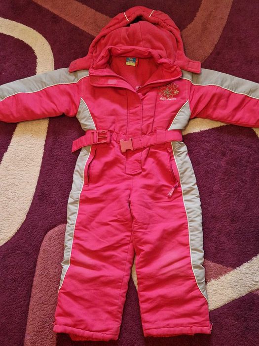 Costum de ski fetite