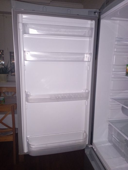 Холодильник,индезит