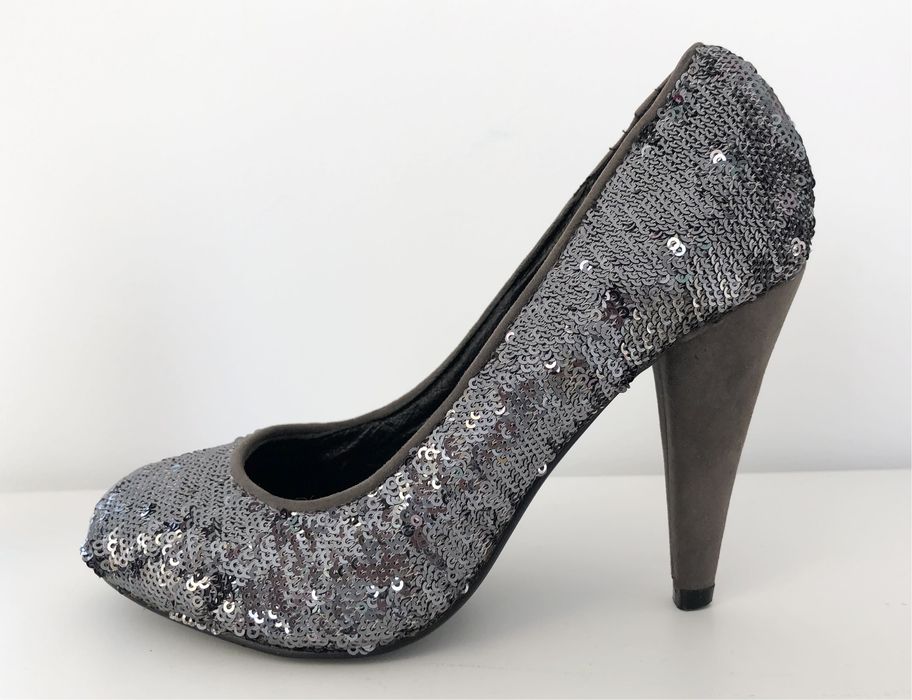 Pantofi eleganti cu paiete