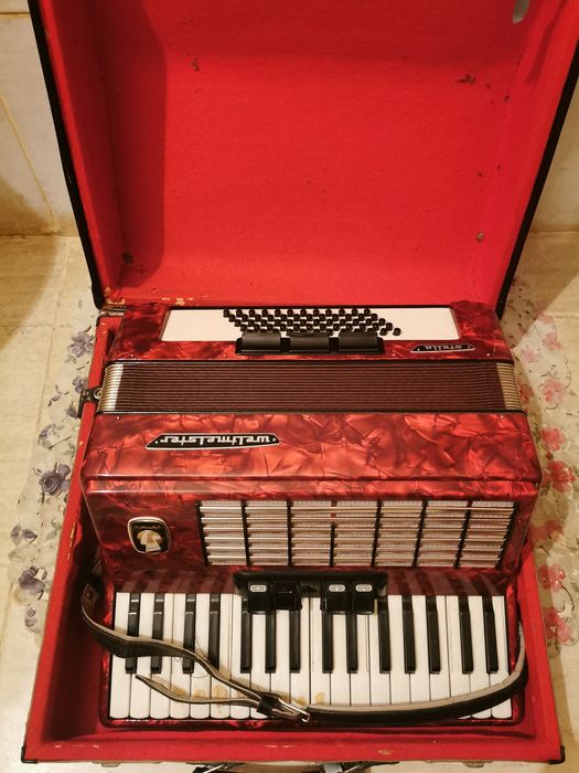 Акордеон. Велтмайстер. Свири. Нее спукан.
