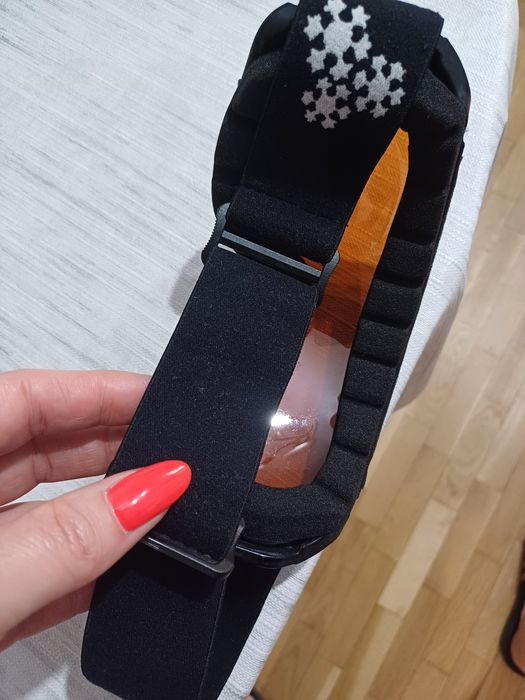 Ръкавици,очила/маска и насочени за ски или сноуборд