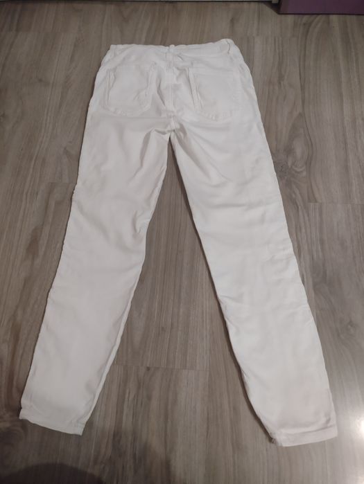 Бели дамски дънки