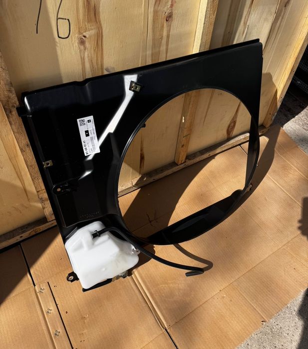 Дифузор радиатора Land Cruiser 200 4.6