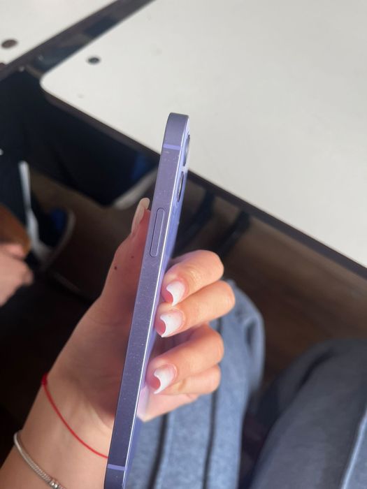 Vand Iphone 12, mov