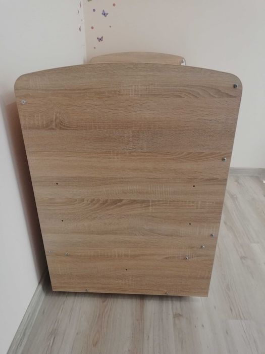 Дървена кошара с матрак