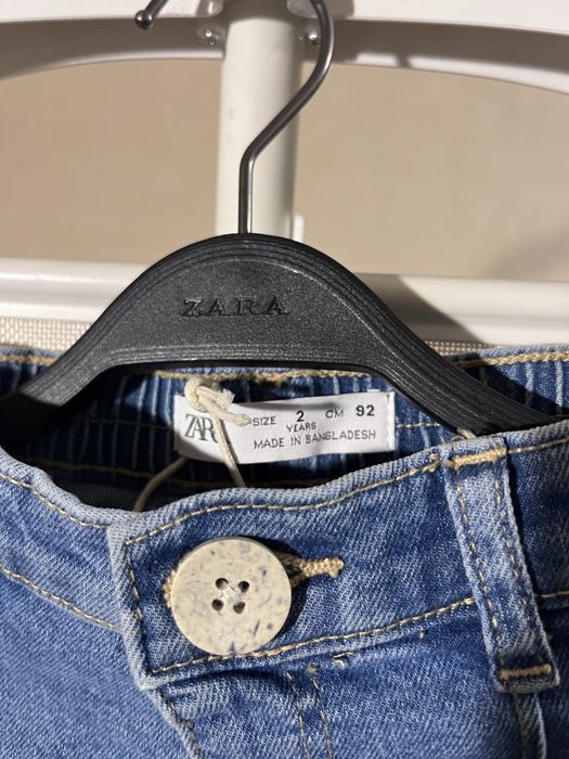 Zara джинсы 2 г на девочку