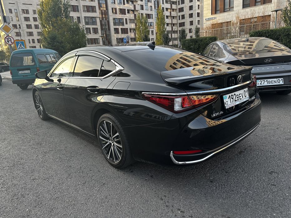 Lexus ES300h 2023