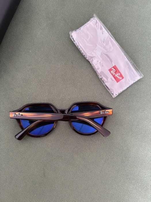 Солнцезащитные очки Ray Ban