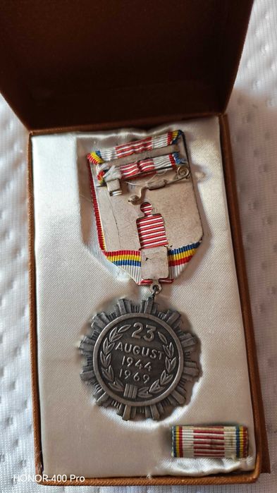 Medalii si Decoratii - a 25a aniversare a eliberarii patriei PCR