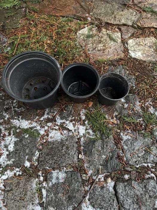 Кръгли и квадратни саксии + подложки за градина – 3 размера