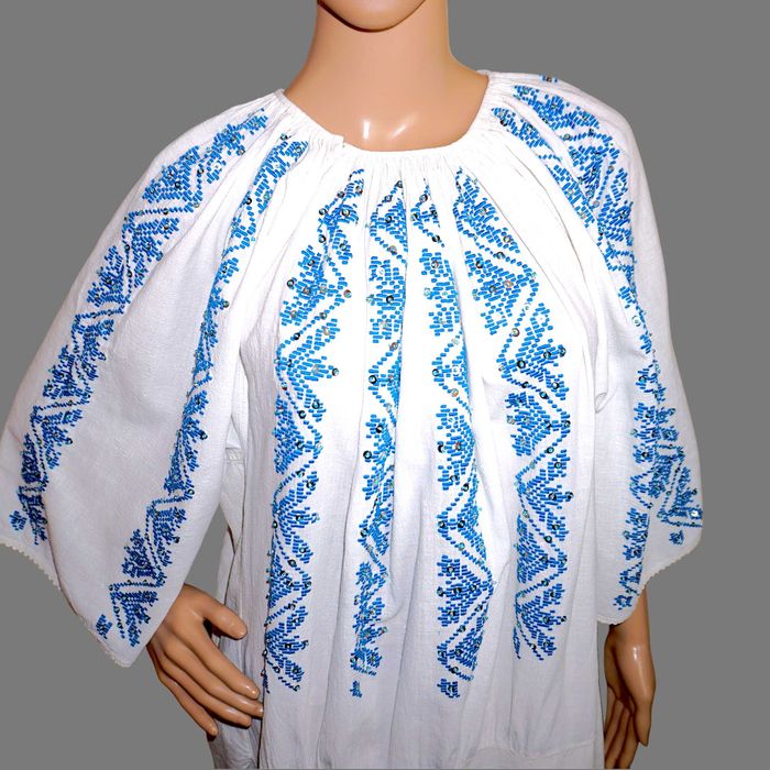 Ie veche din Mehedinti cu paiete metalice ,ie cu poale L-XL