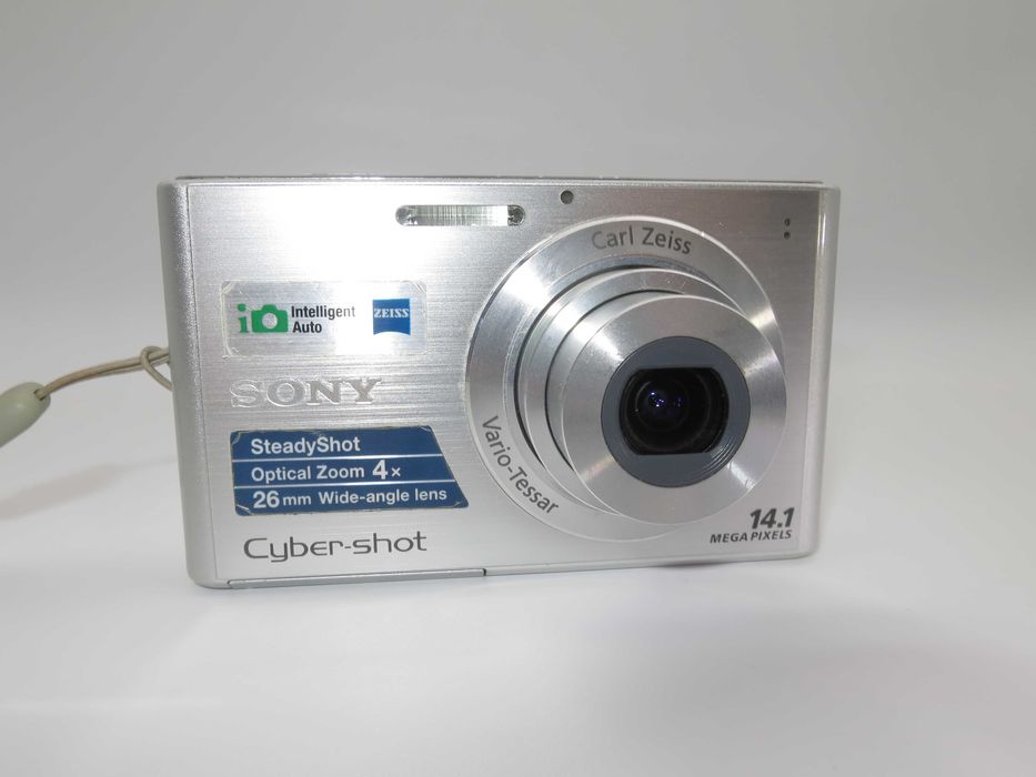 Sony Cyber-shot DSC W330 ултра компактен цифорв фотоапарат, малка дигитална камера сребърен цвят, в отлично състояние, работи перфектно
