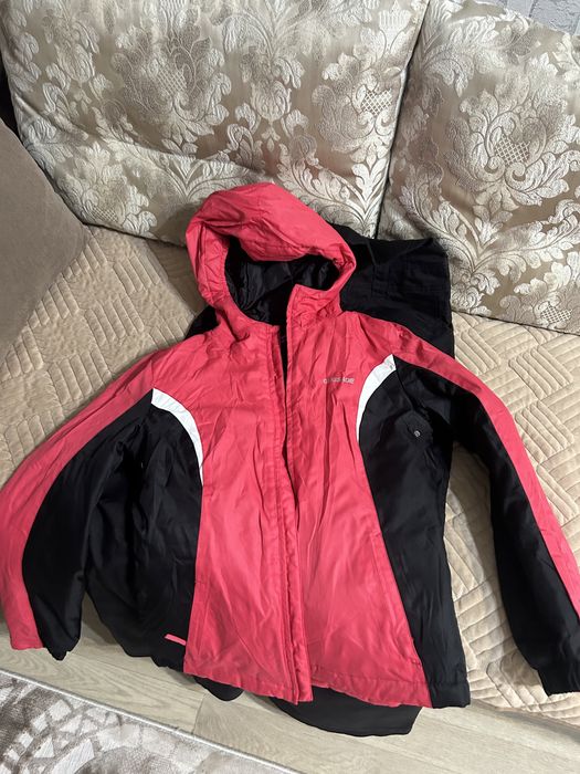 Лыжный костюм и перчатки