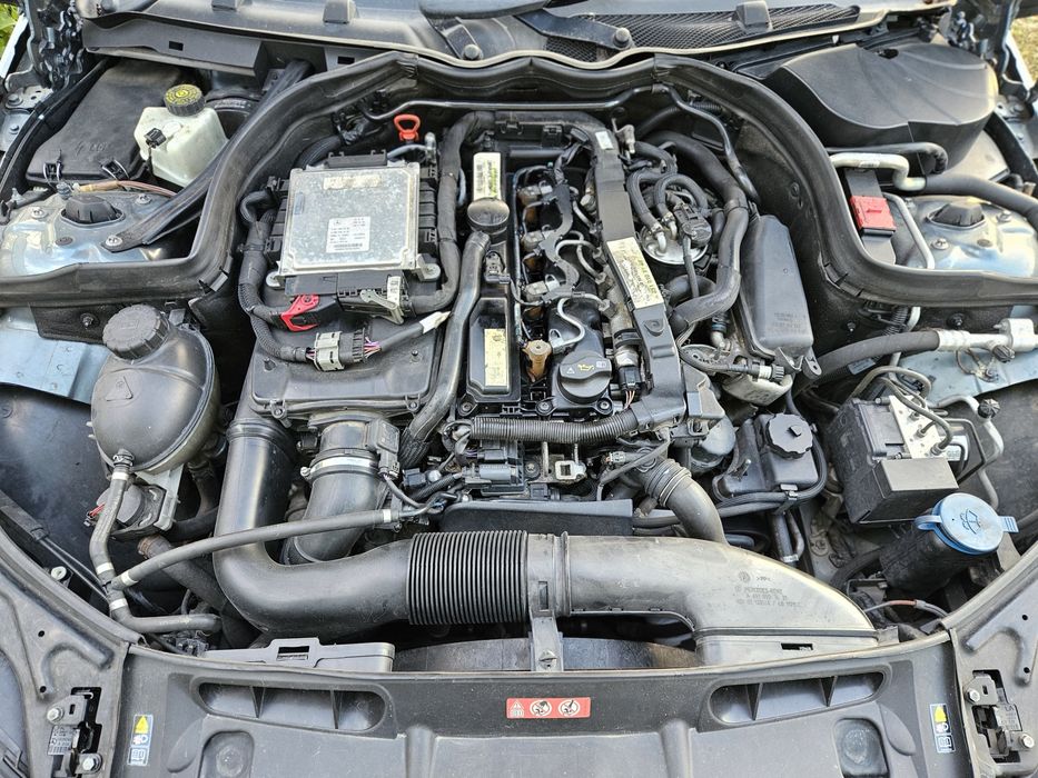 Dezmembrez Mercedes C220 CDI...Motor...Far...Bară...Jante...Triplă...
