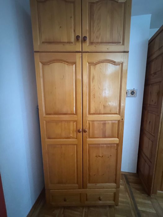 Дървен гардероб с надстройка