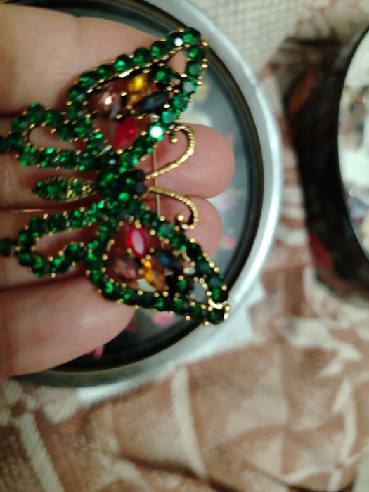 Броши  яркие бренд Шанель и т.д  в отл сост