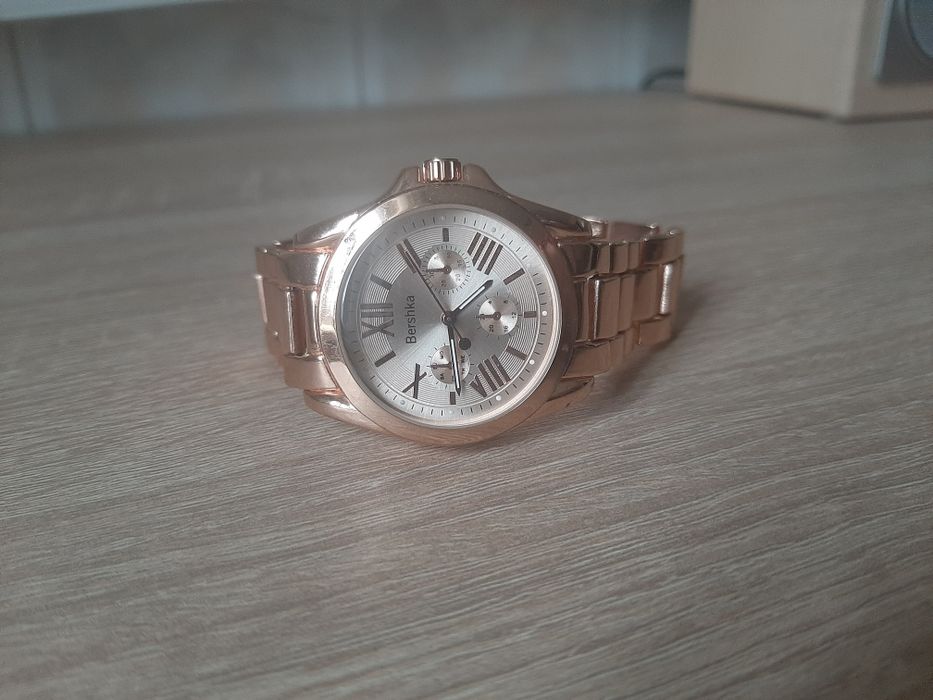 Ceas Damă Bershka Rose Gold – Stil Elegant / Casual