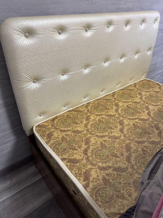 Двухспальная кровать