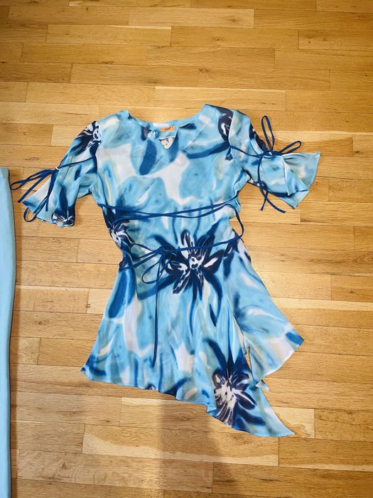 Страхотен БГ две части, стилен и елегантен С ПОДАРЪК ПО ИЗБОР