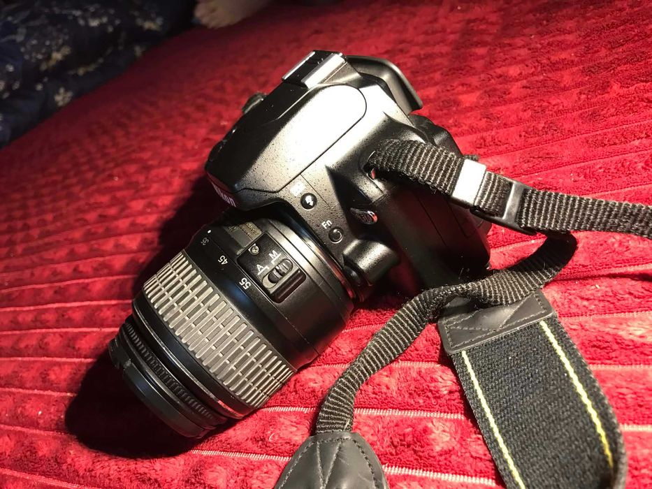 Vând Nikon D60 body +obiectiv