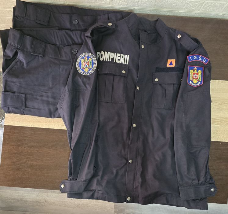 Uniformă pompieri (ținută, echipament)