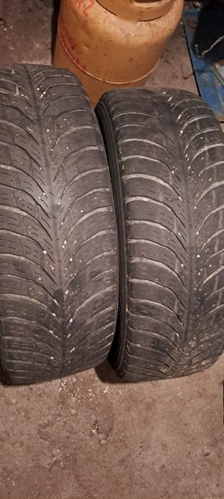 Vand  patru  cauciucuri  Nokian