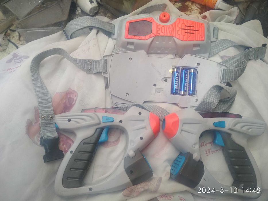 Детский лазертаг 2 комплета.( 2 пистолета и 2 мишени)