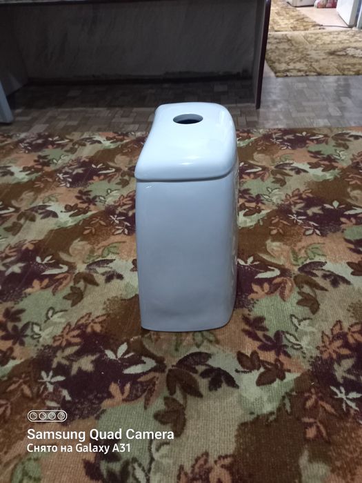 Продаю  бачок от унитаза.