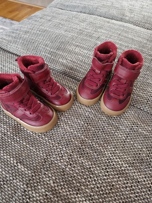 Vând 2 perechi de  pantofi sport inalti H&M, mărimea 18-19.