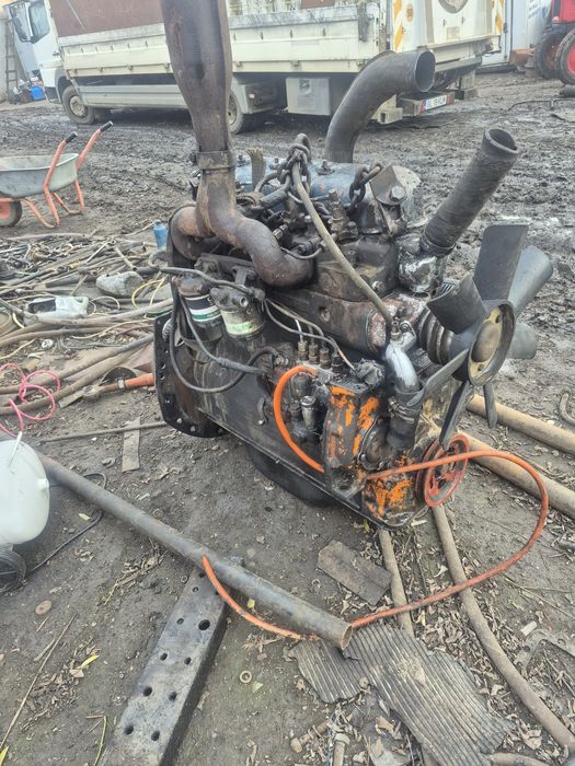 Vând piese tractor u 650