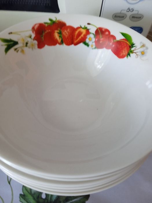 Тарелки новые ножи