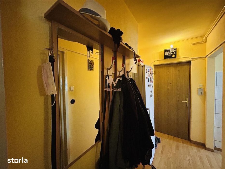 Apartament 3 camere,  zona Cedonia, cu balcon, la cheie