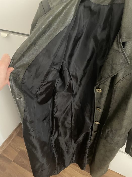 Кожено палто със змийски ефект