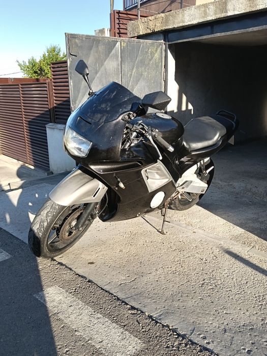 Vând Honda cbr f2