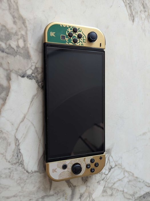 Nintendo Switch OLED Zelda limited edition + 64GB Sd Card + case + replacement joycon sticks
