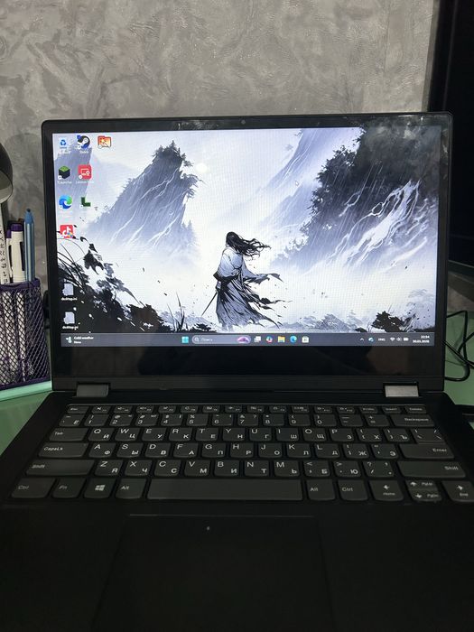 Ноутбук с сенсорным экраном , превращается в планшет