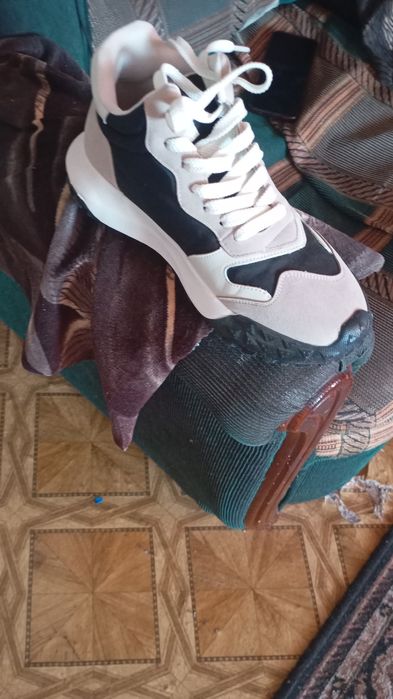 Продам кроссовки