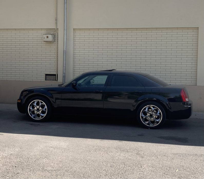 Chrysler 300c  3.5L объём мотора,  2006 года. Крайслер