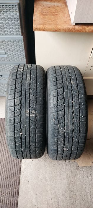 Зимние шины 215/55/R16