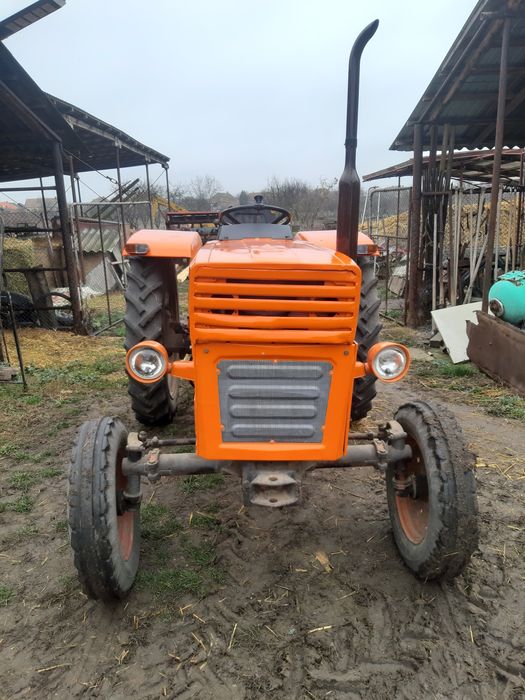 Vand un Tractor Utb 445, in perfecta stare de functionare